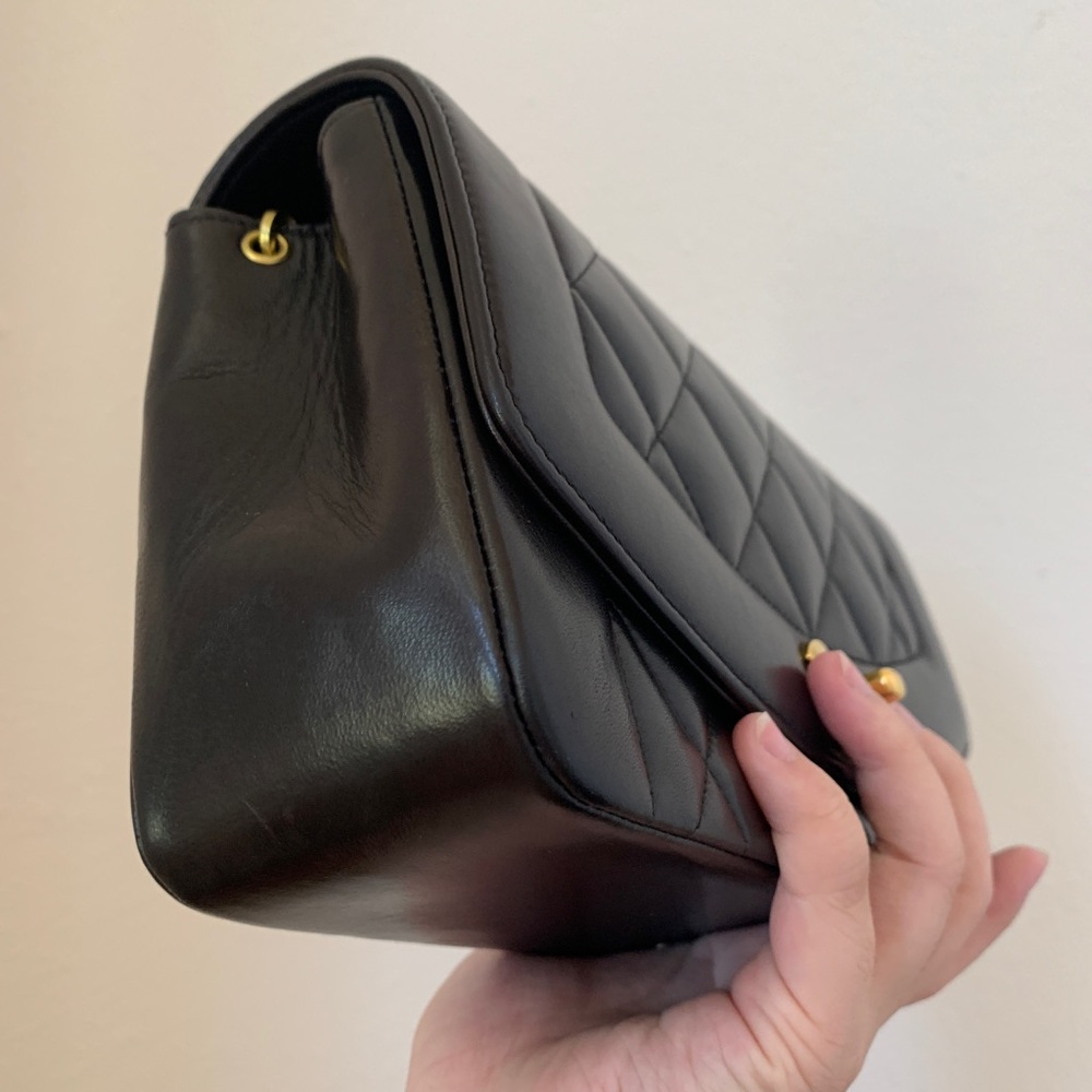 ❌RESERVED❌ Chanel Small black lambskin Diana - Picture 8 of 12